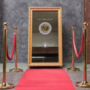 Hyr magic mirror och dj med ljud o ljus