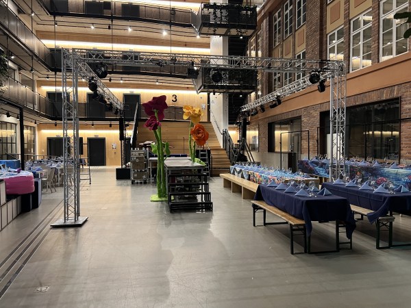 eventeknik med scen ljud och ljus,